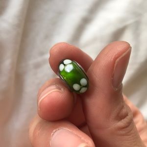 Discontinued / Retired Pandora green Murano charm